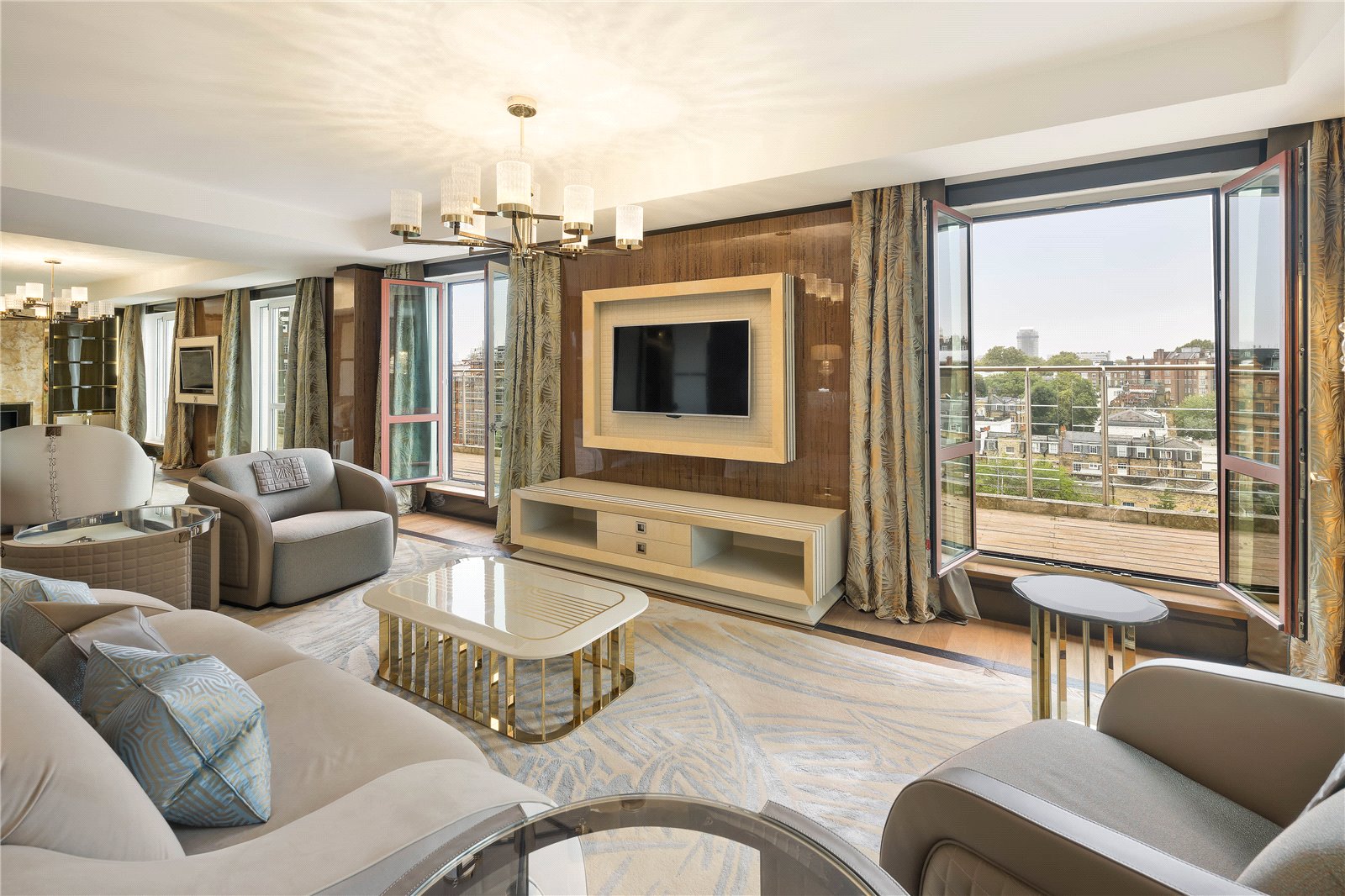4 bedroom flat for sale 0