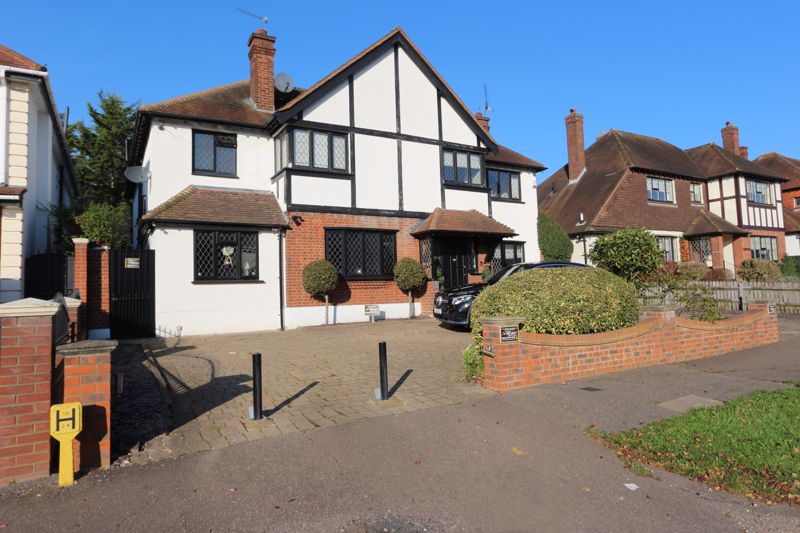 5 bedroom detached house for sale 0