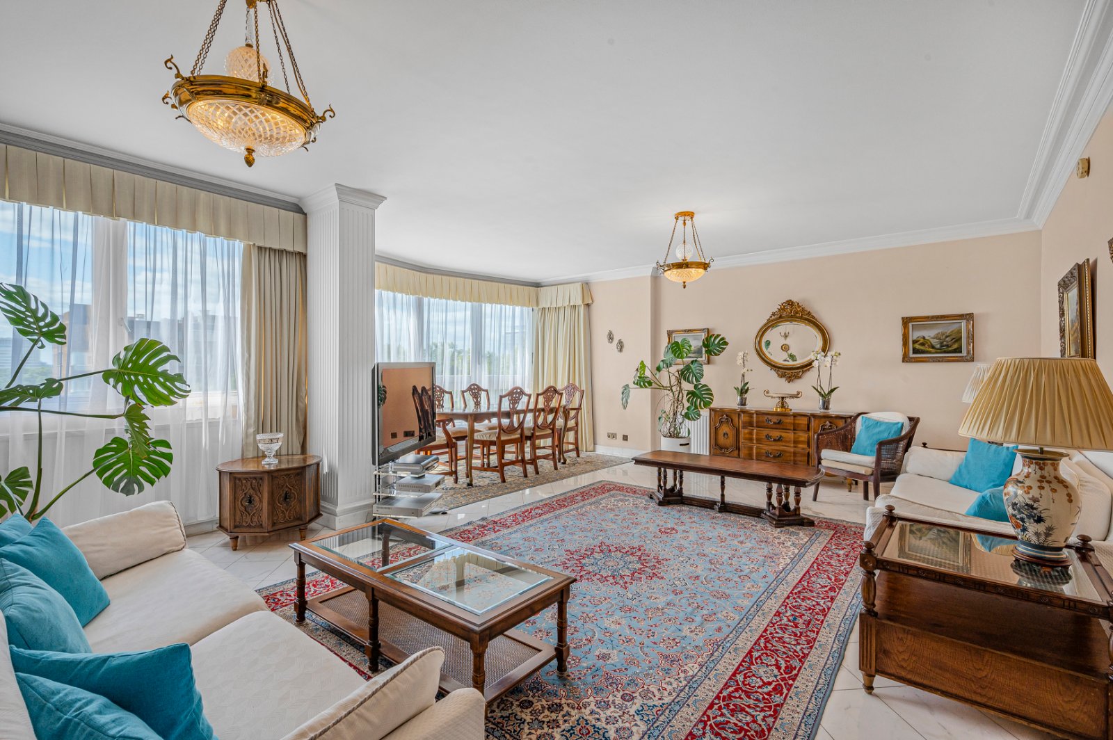 6 bedroom detached house for sale