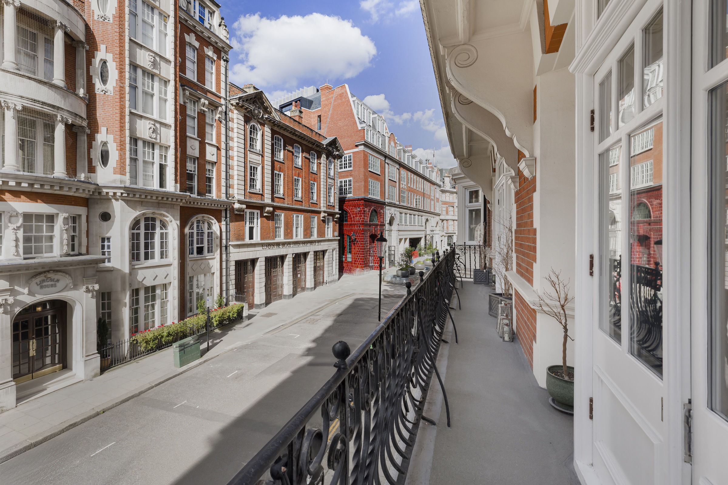 3 bedroom flat for sale 0