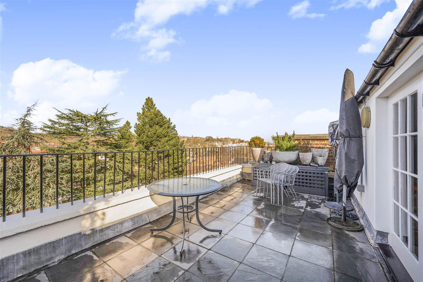 3 bedroom flat for sale 0