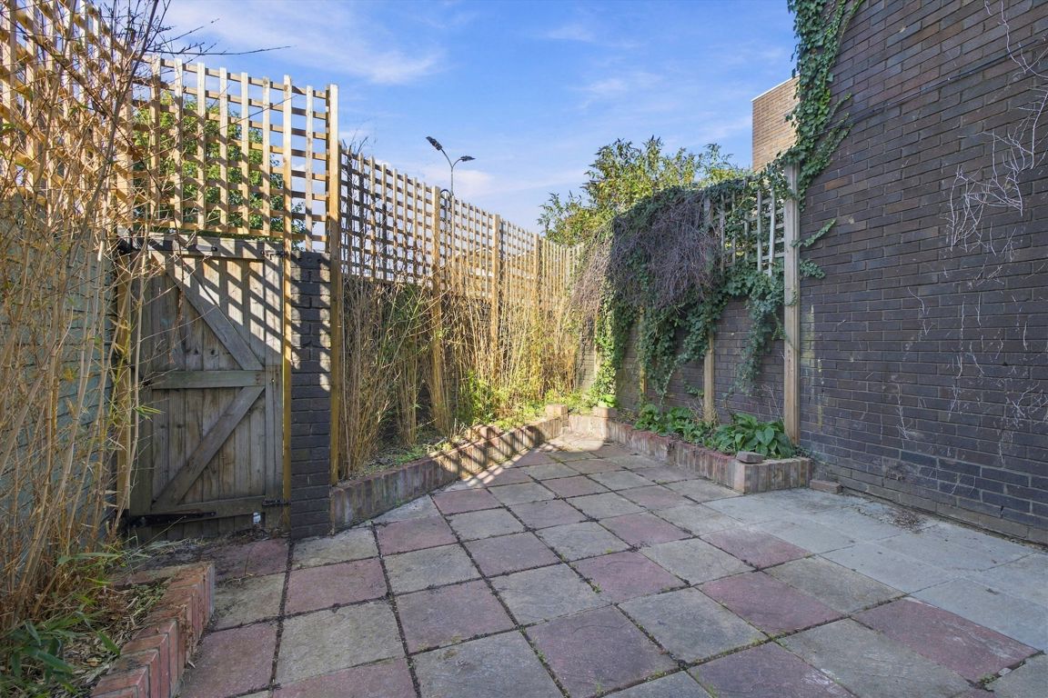 6, Bellamy Close, London photo 4