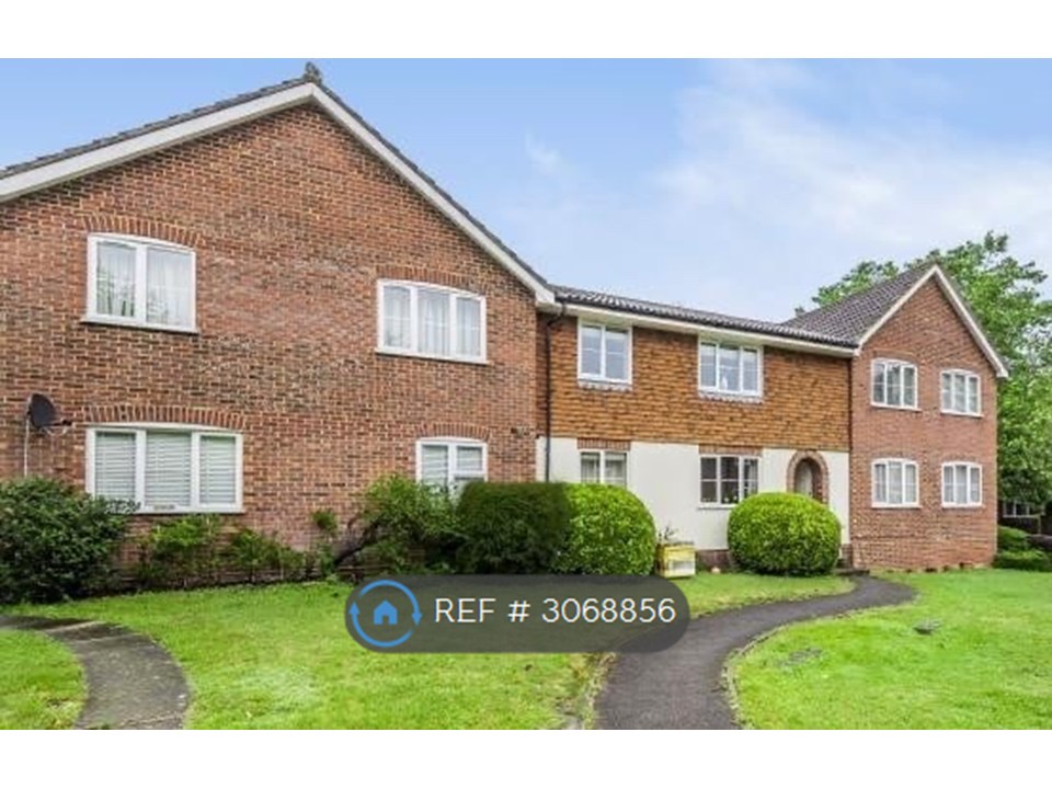 Laird Court, Bagshot photo 4