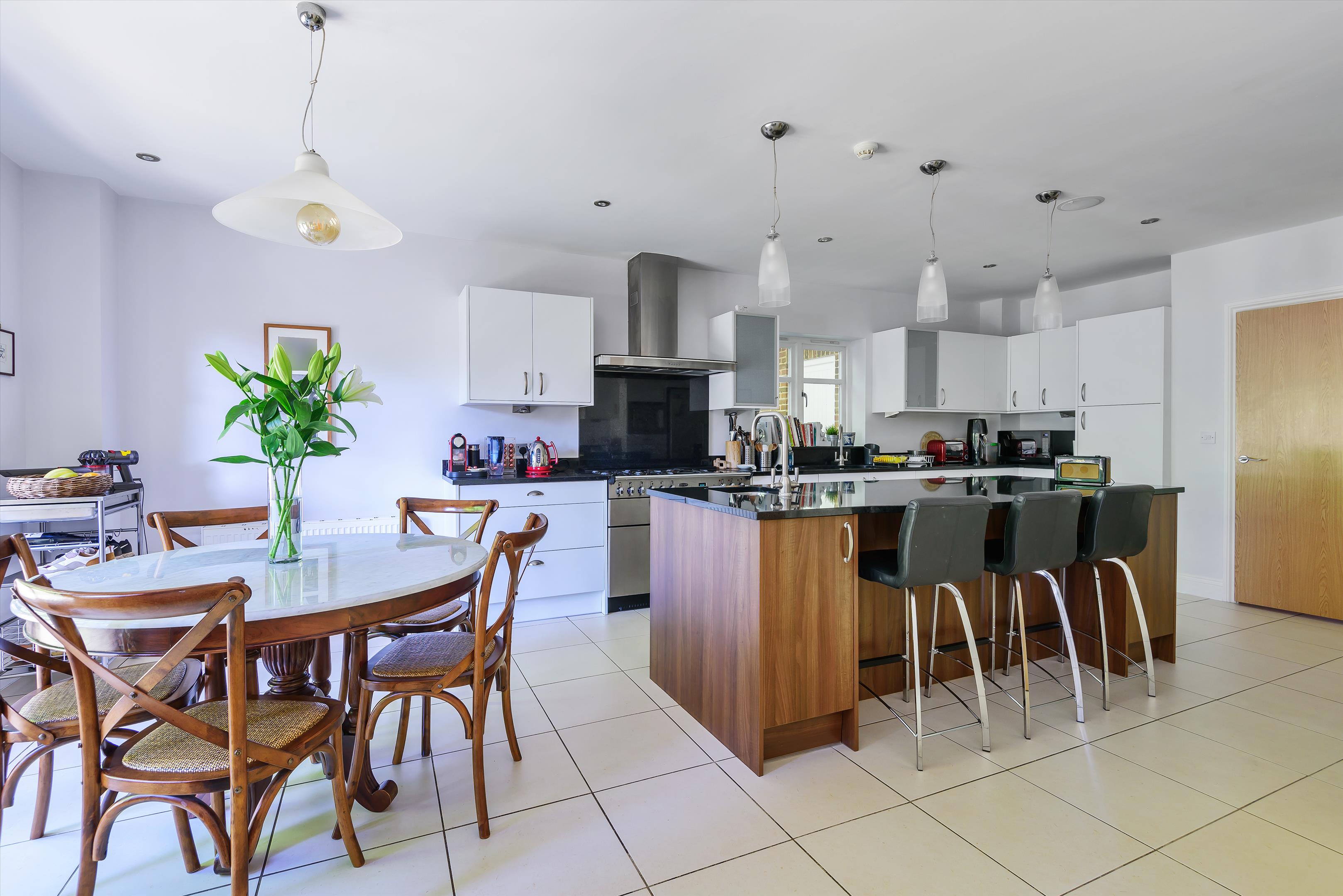 5 bedroom detached house for sale 0