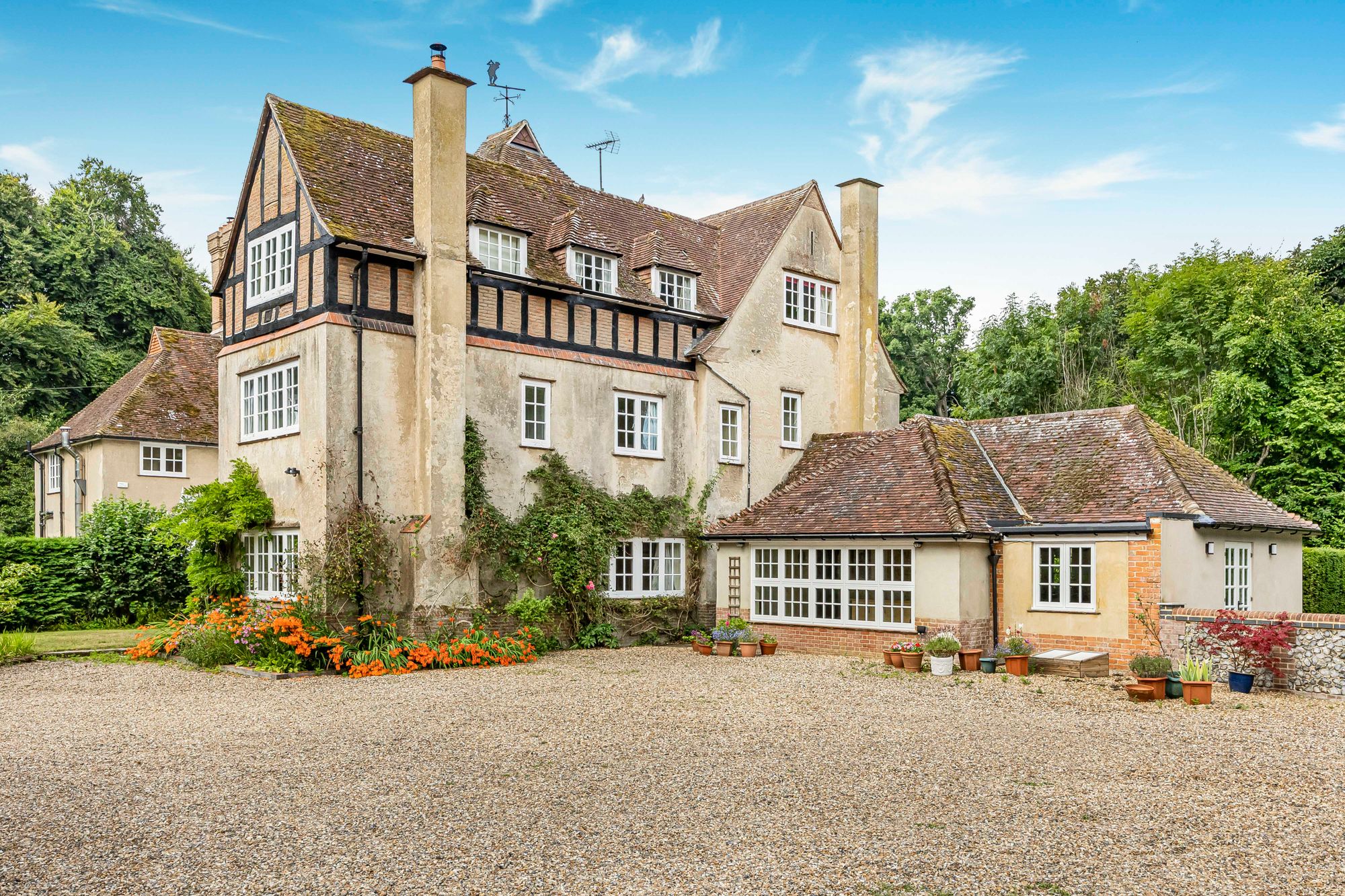 6 bedroom detached house for sale 0