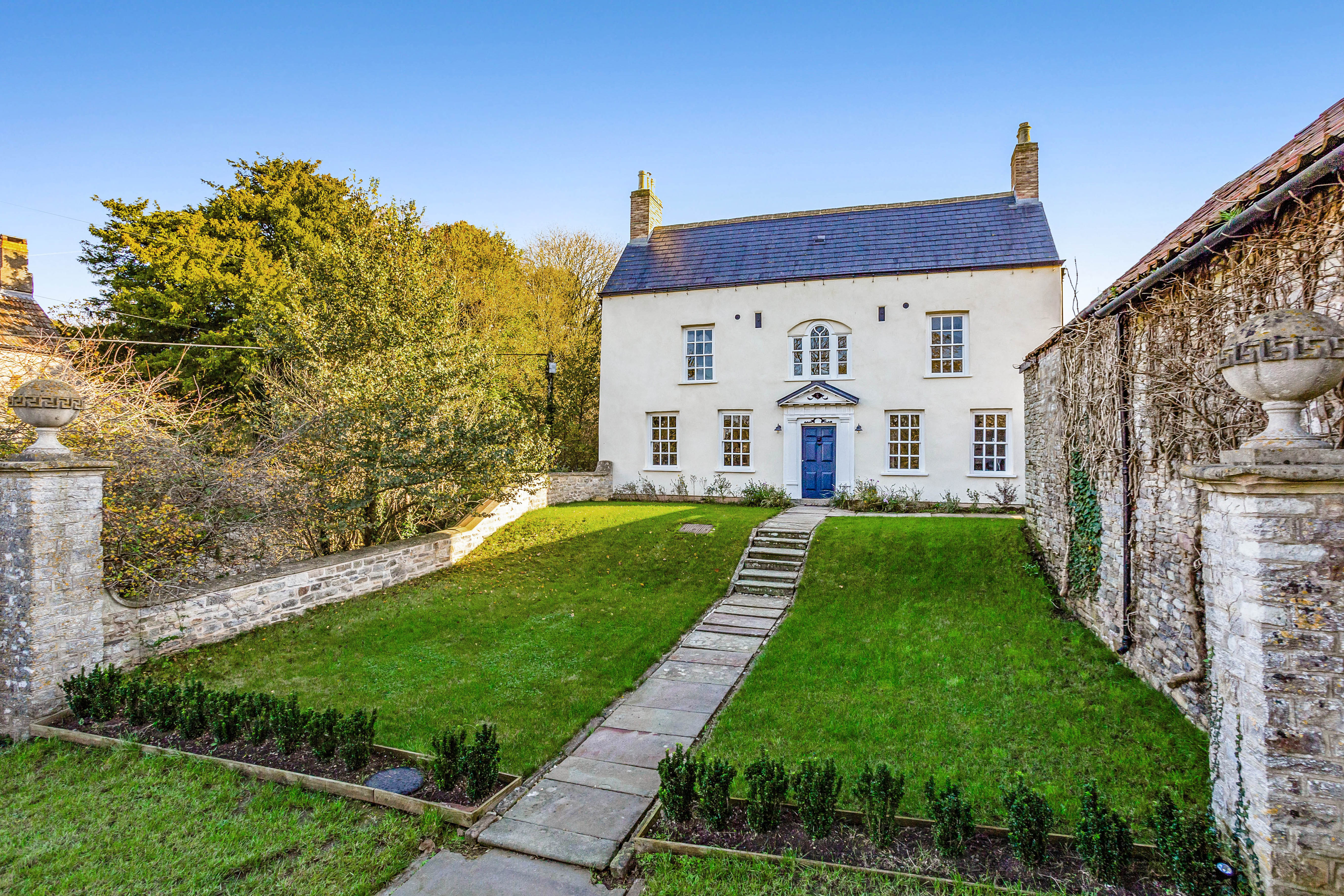5 bedroom detached house for sale 0