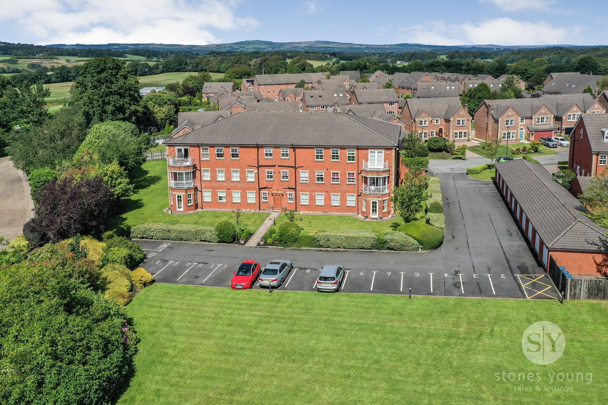 2 bed flat for sale