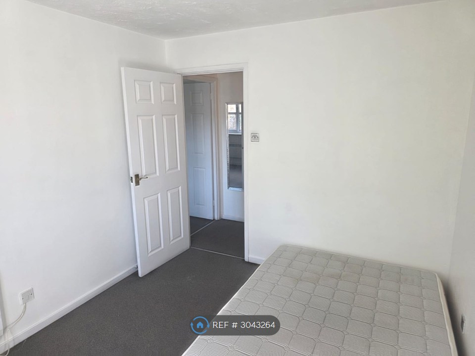 Argyle Court, King Georges Avenue, Watford photo 5