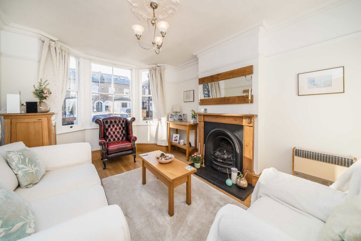 4 bedroom semi-detached house for sale 0