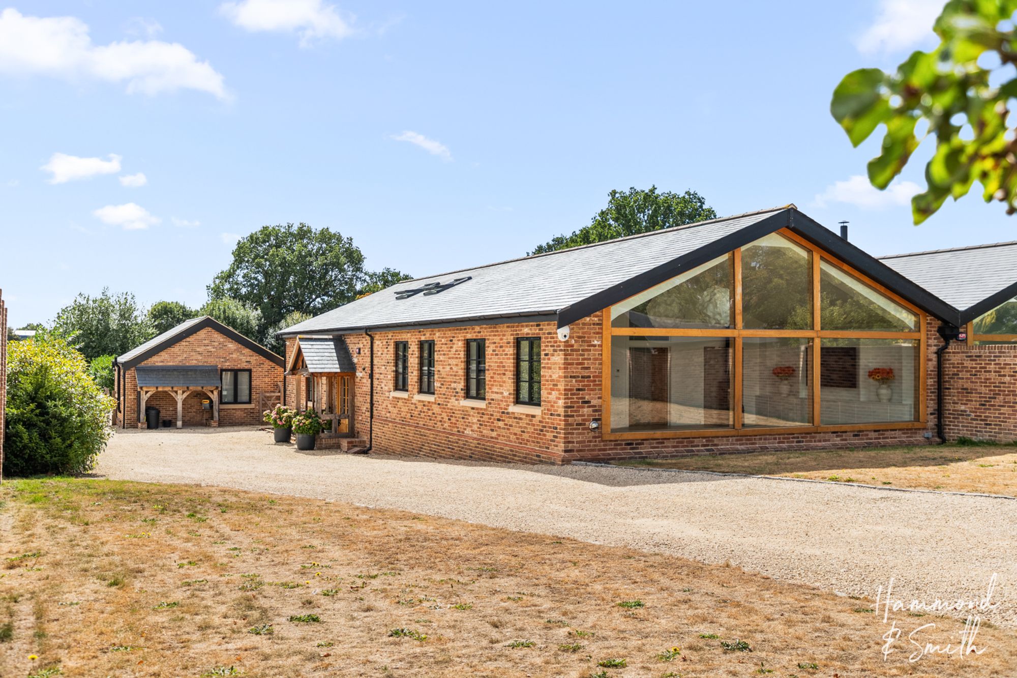 6 bedroom property for sale 0