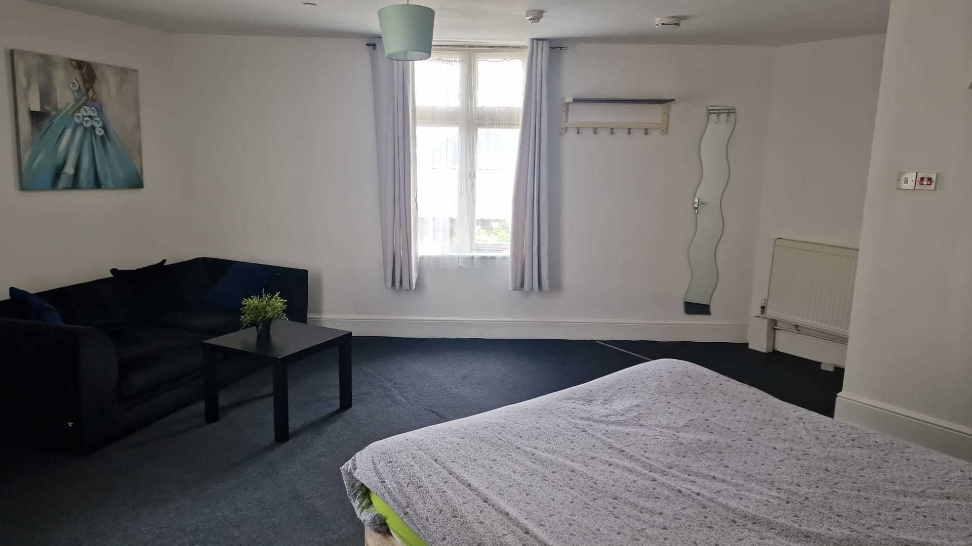 6, Stringes Lane, Willenhall photo 5