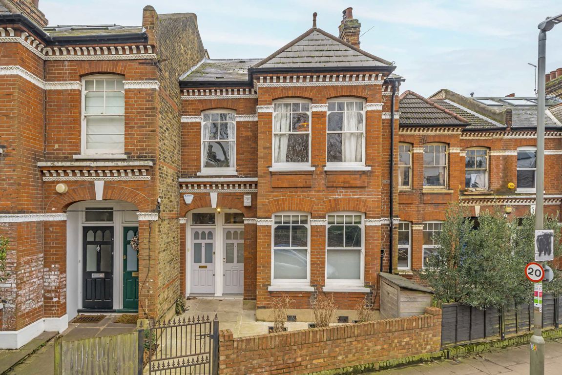 4 bedroom flat for sale 0