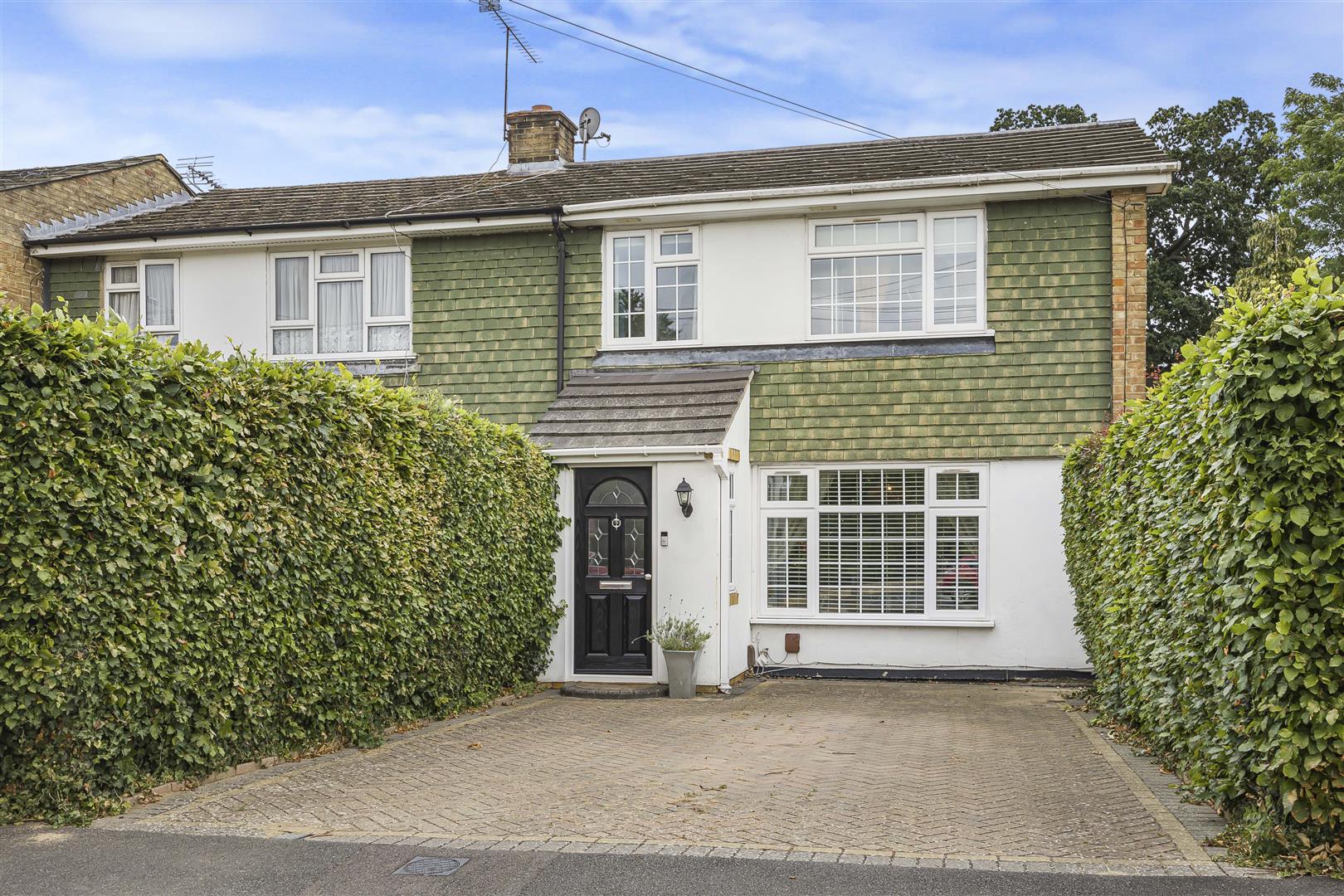 3 bed semi-detached house for sale