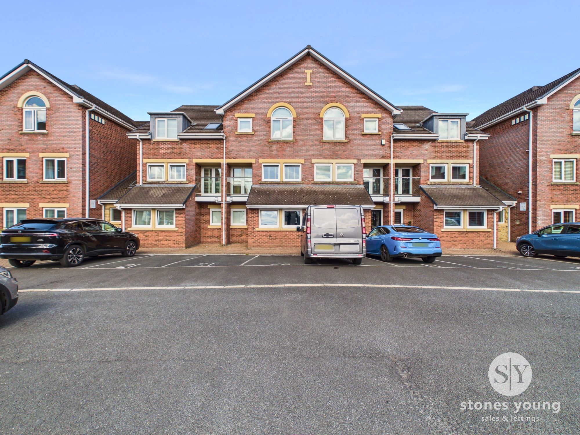 2 bed flat for sale