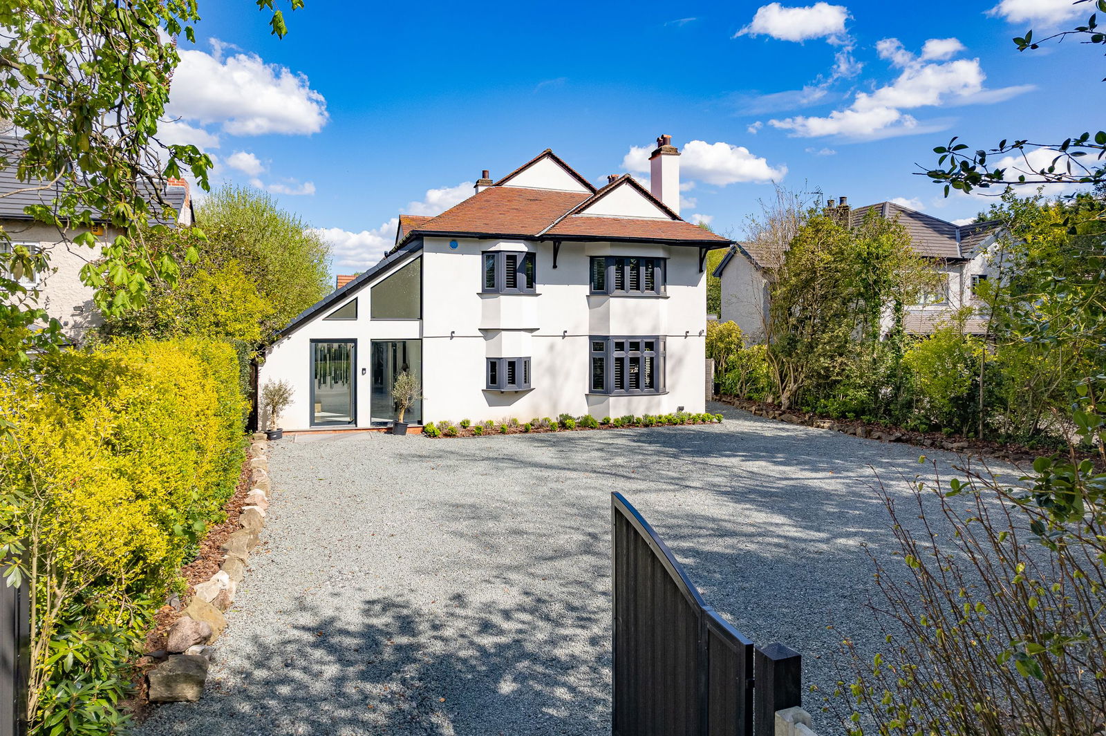 5 bedroom detached house for sale 0