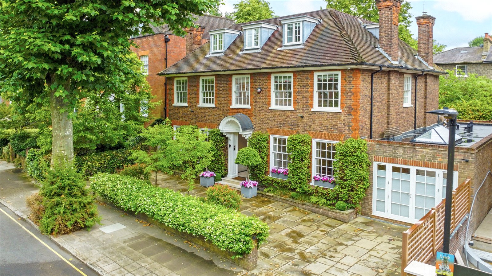 6 bedroom detached house for sale 0