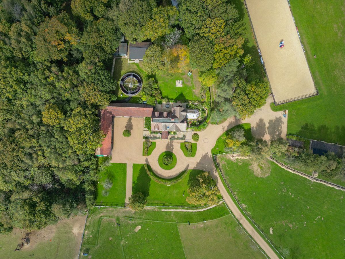 5 bedroom detached house for sale 0