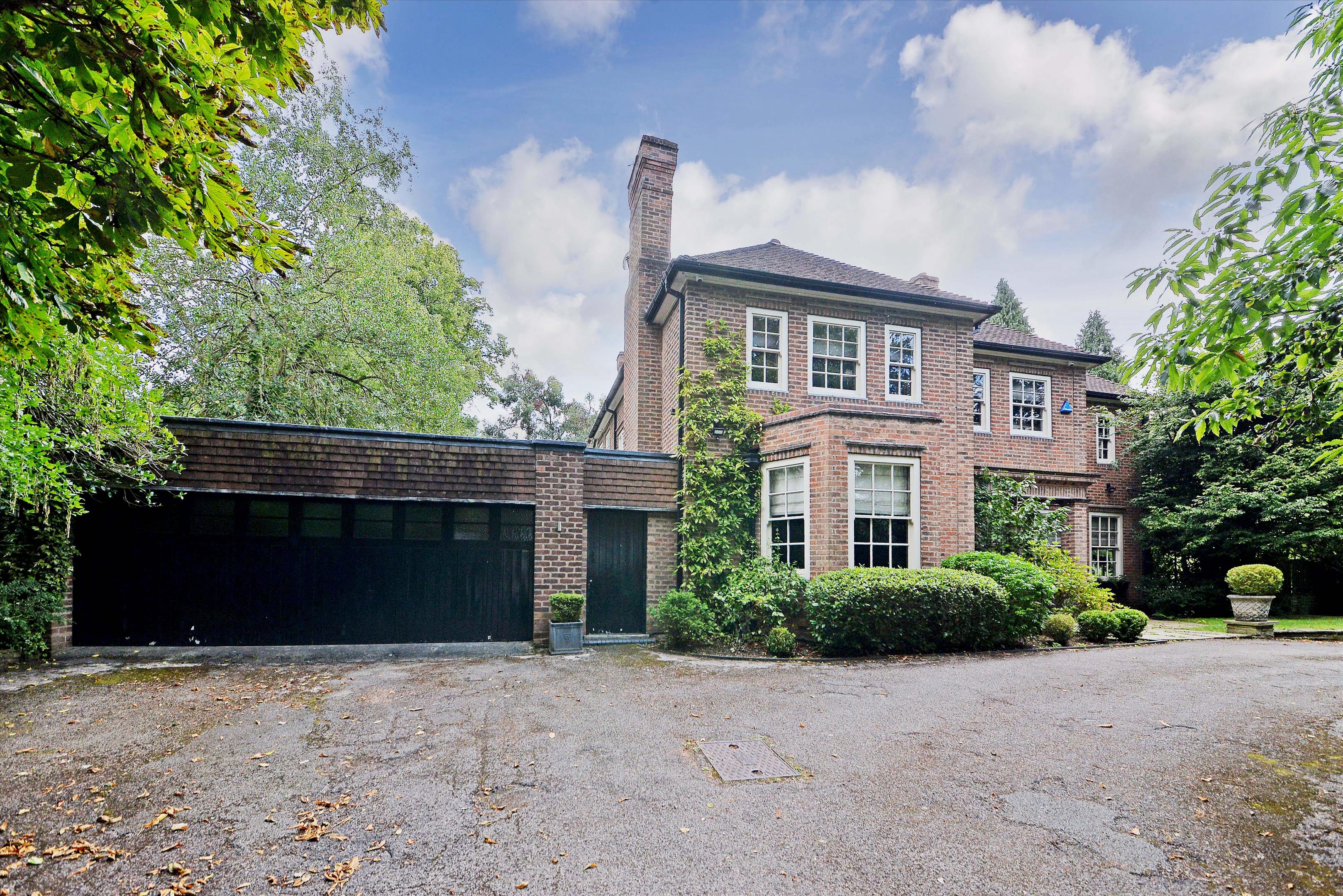 5 bedroom detached house for sale 0