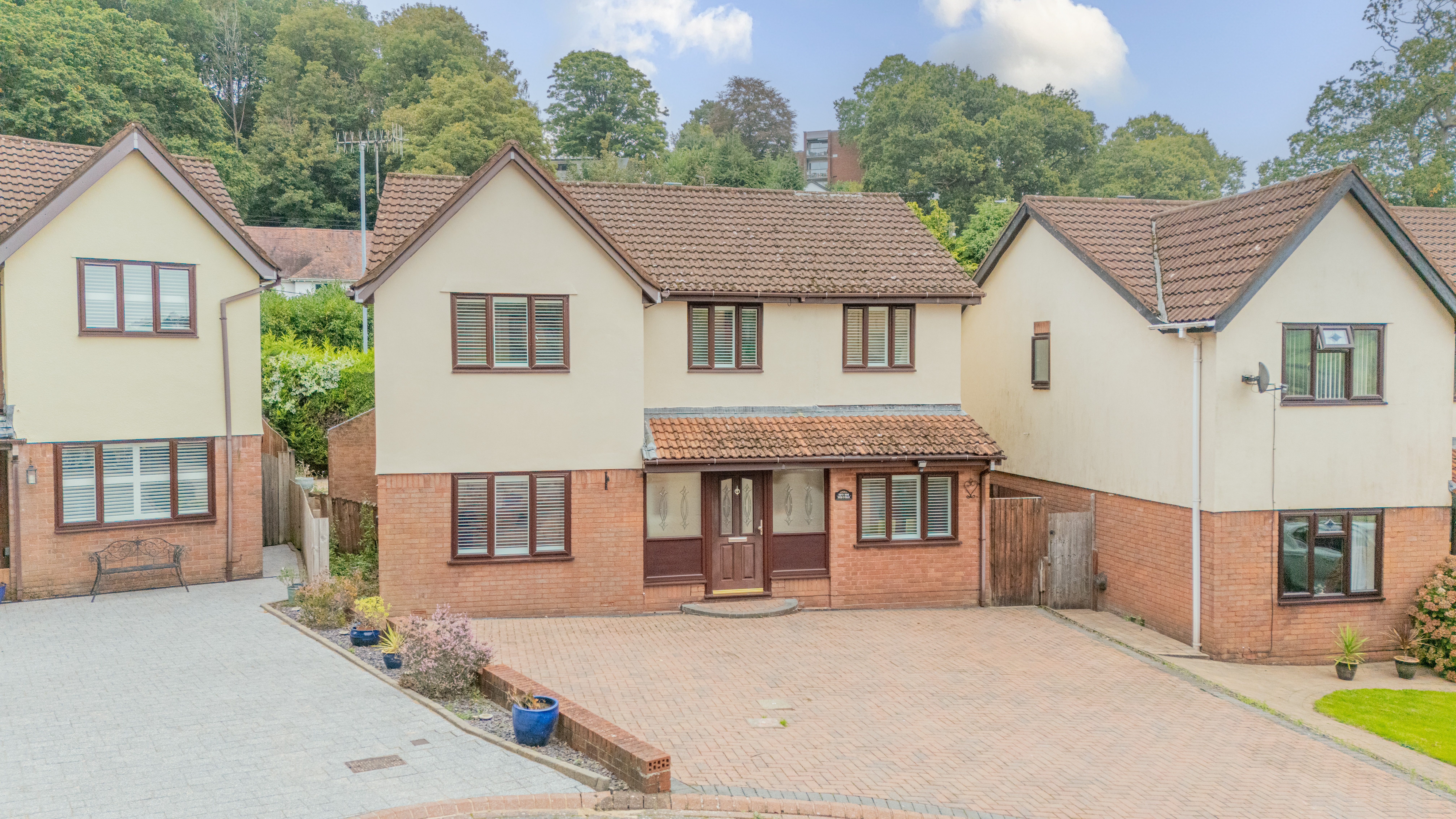 4 bed detached house for sale