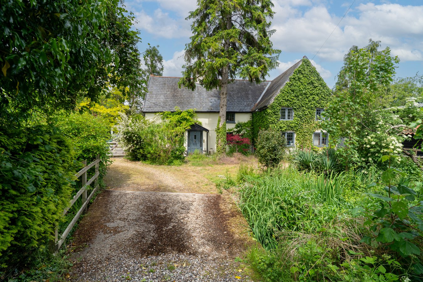 6 bedroom detached house for sale 0