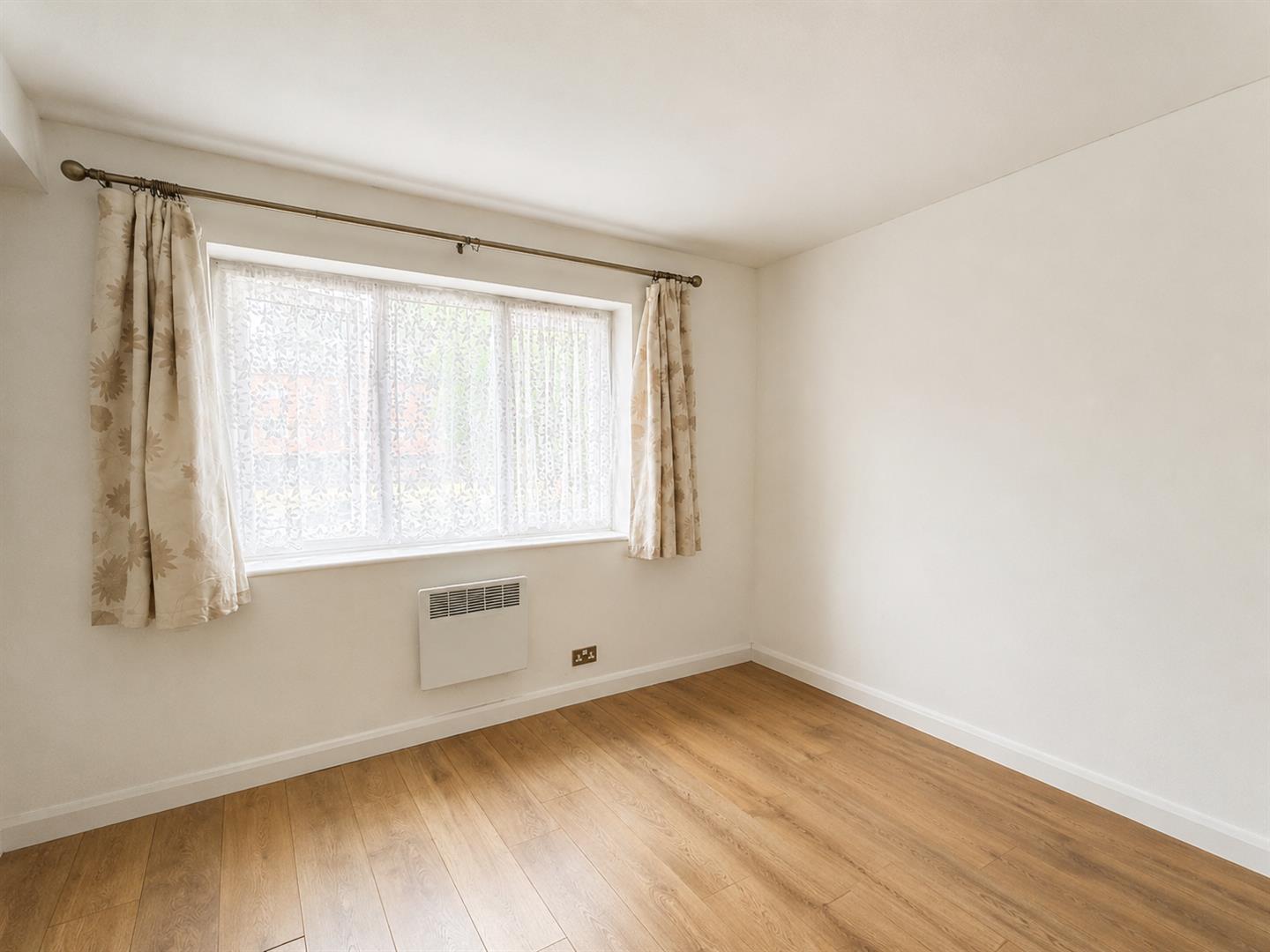 12, Houstoun Court, Hounslow photo 4