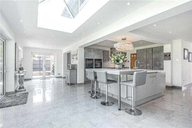 5 bedroom detached house for sale 0