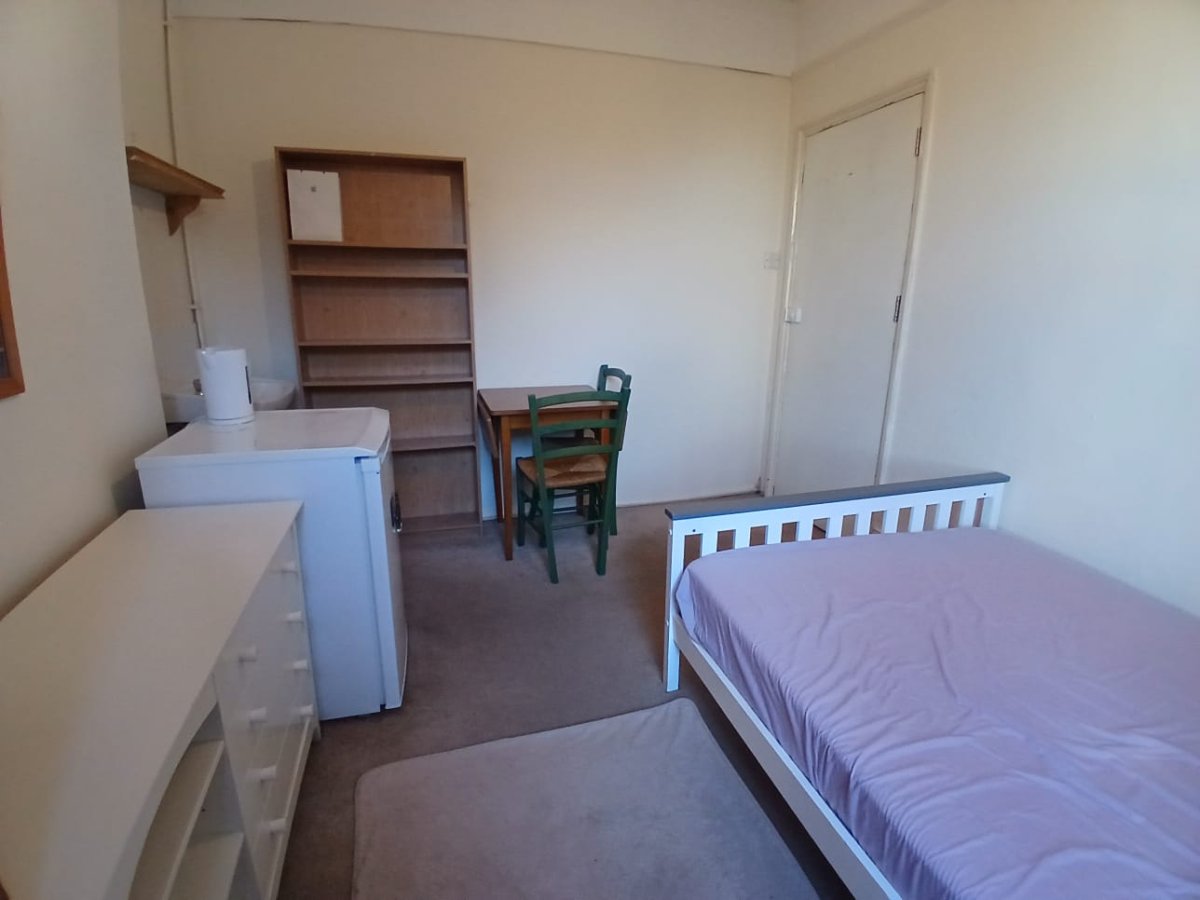 Room 2, 73, Grovehill Road, Redhill photo 5