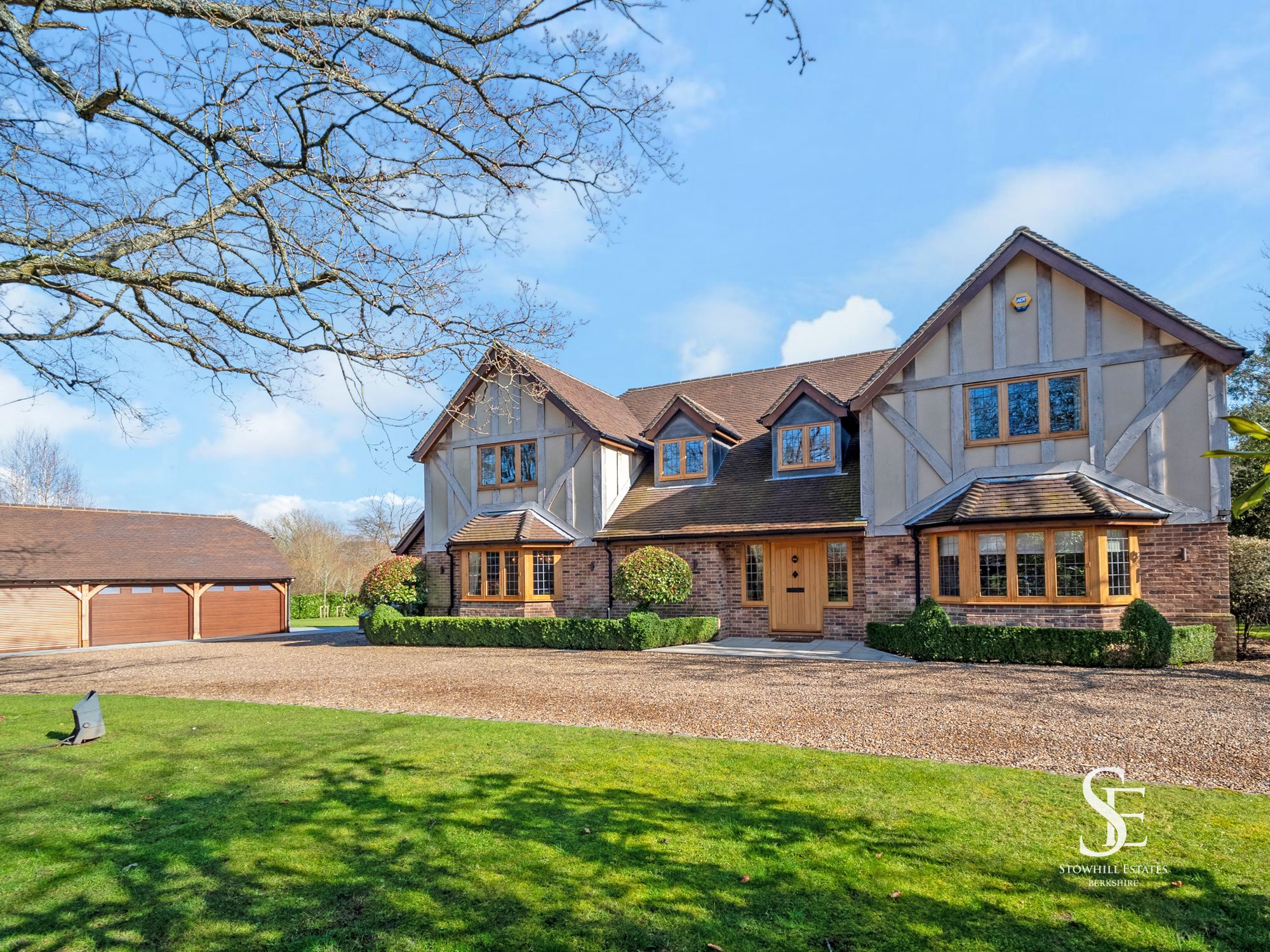 6 bedroom detached house for sale in Chichester