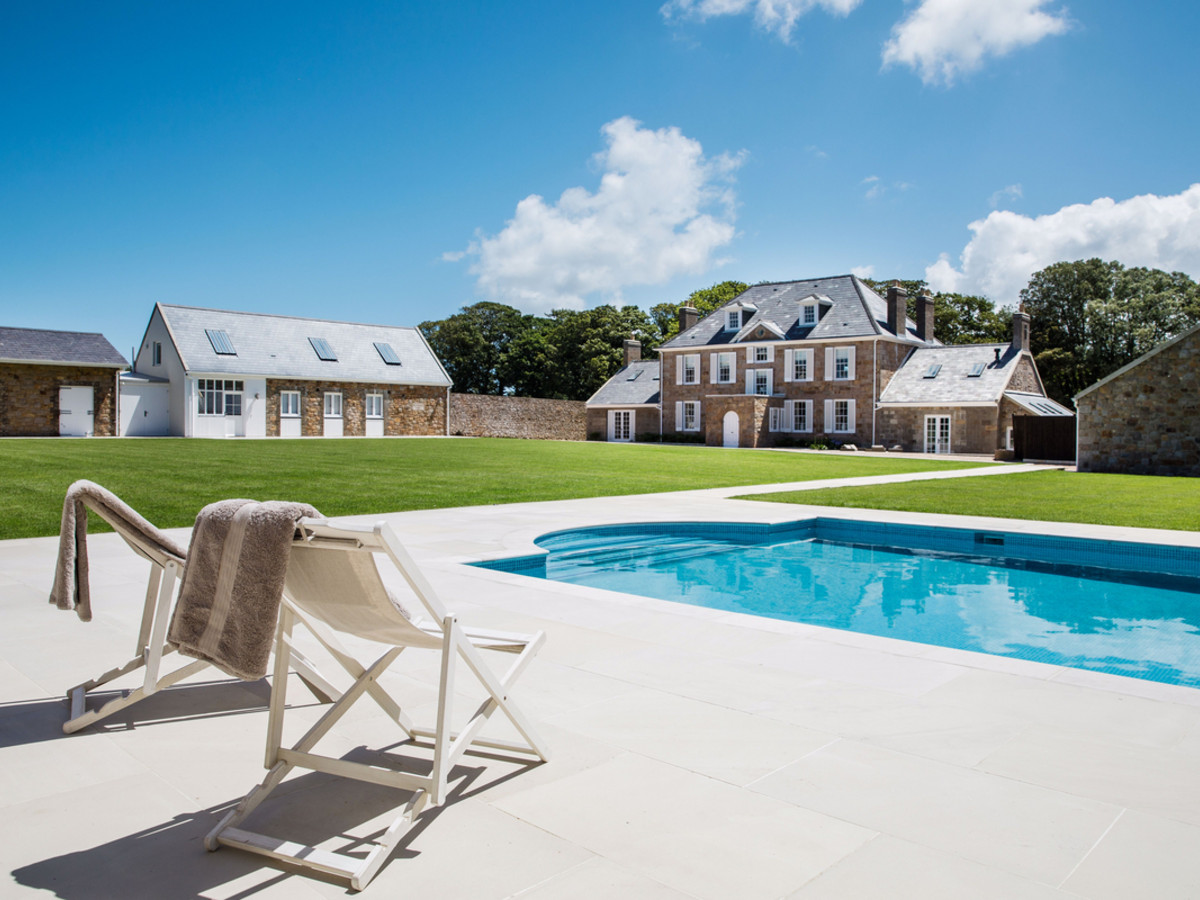 7 bedroom detached house for sale 0