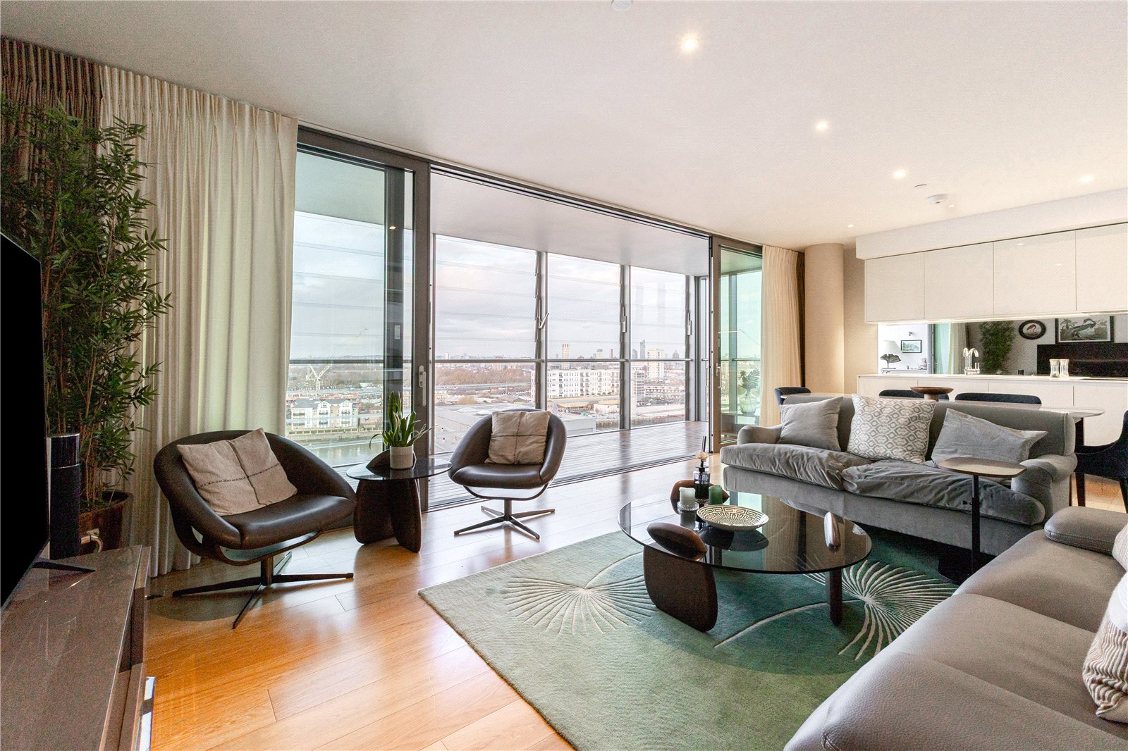 3 bedroom flat for sale 0