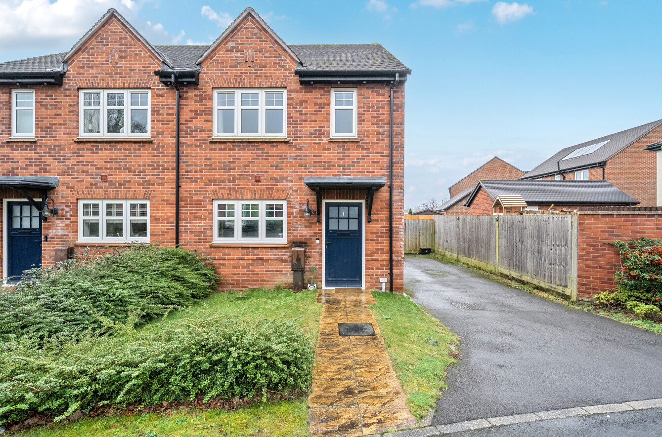 2 bed semi-detached house for sale