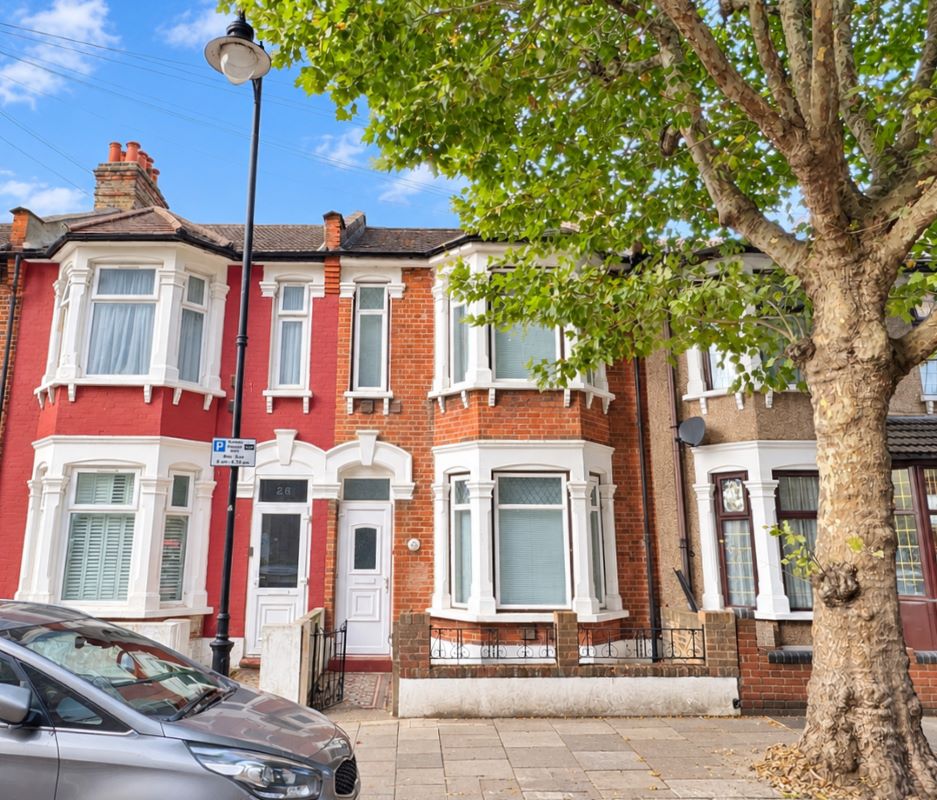 26, Winter Avenue, East Ham photo 2