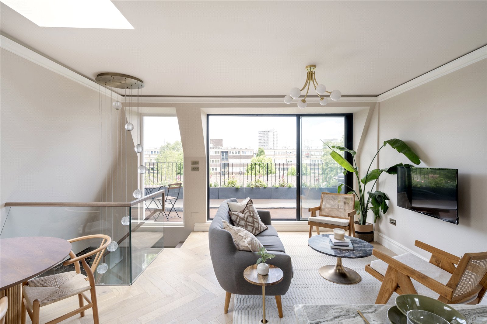 4 bedroom flat for sale 0