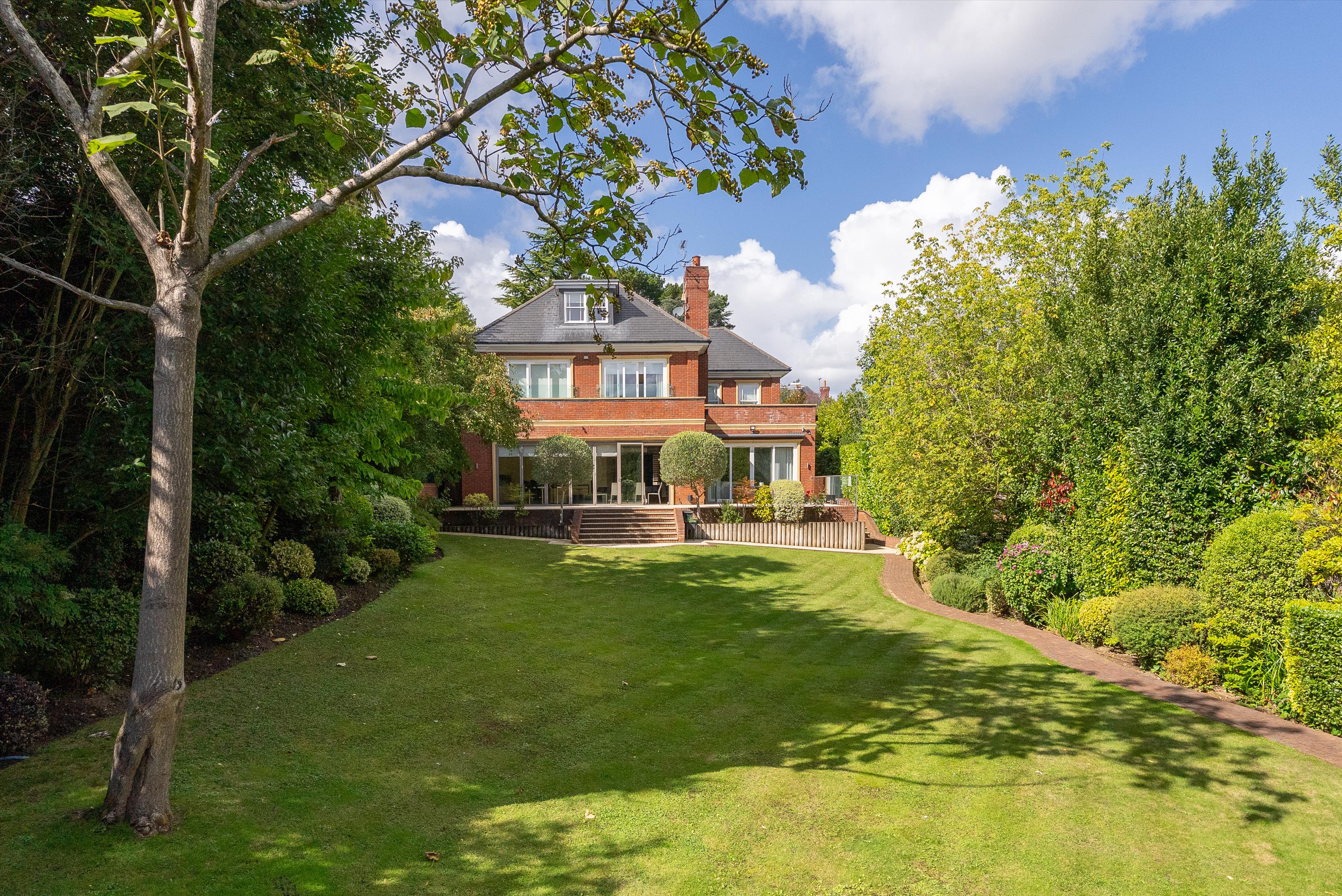 4 bedroom detached house for sale 0