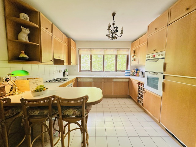 3 bedroom maisonette for sale 0