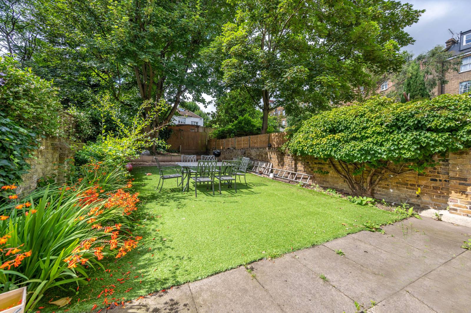 3 bedroom flat for sale 0