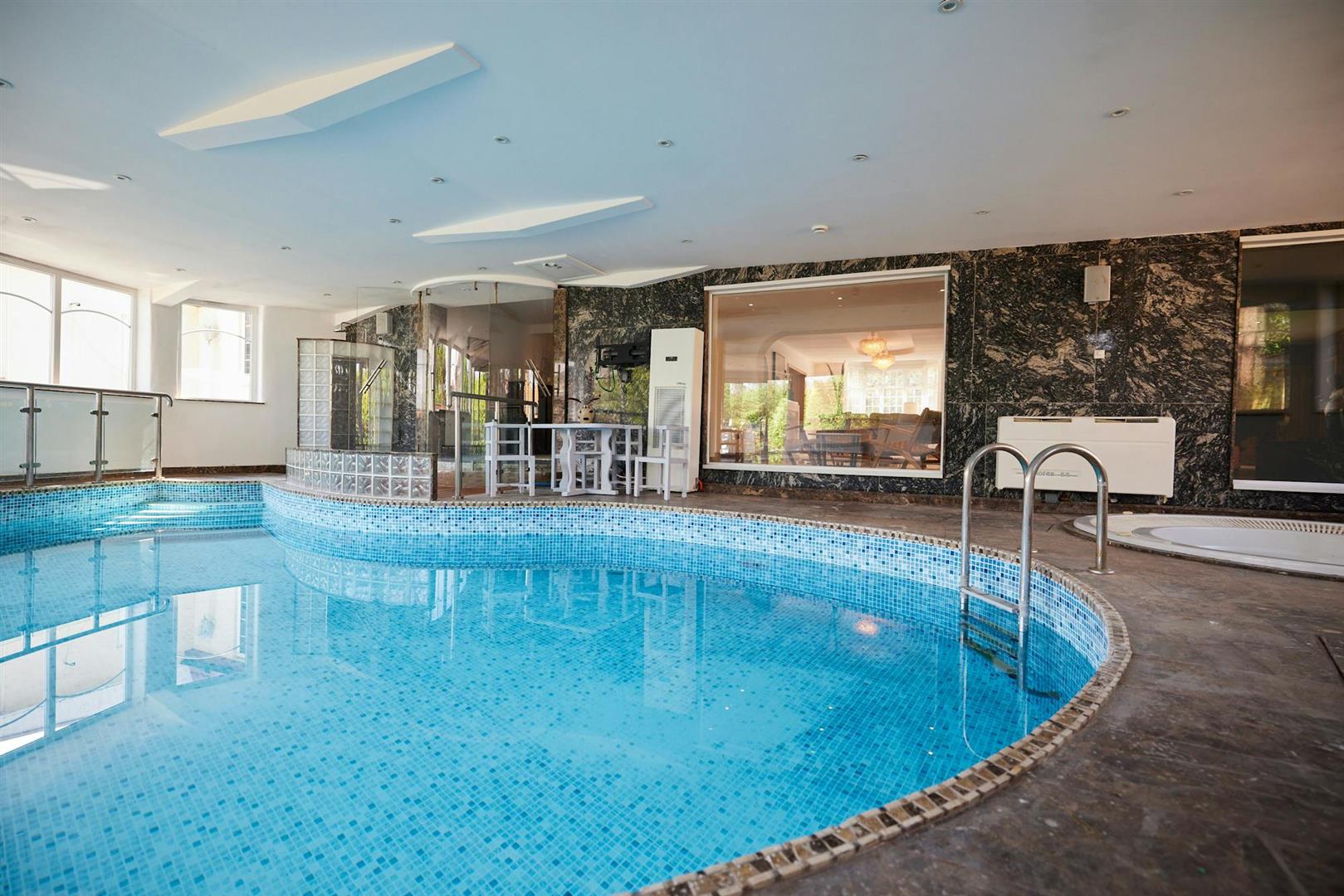 8 bedroom detached house for sale 0