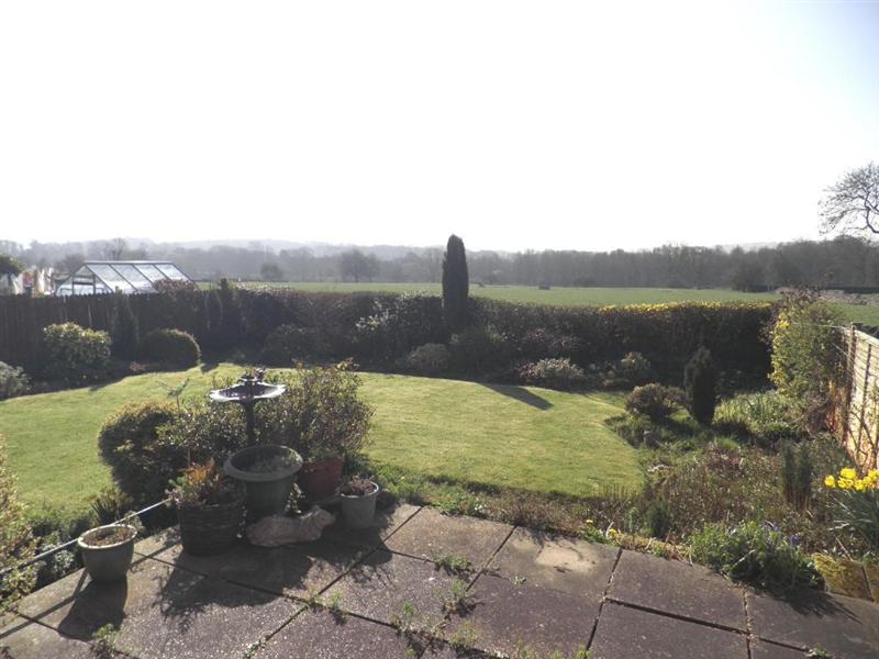 Free property report 6 Glebe Avenue, Great Longstone, DE45 1TY Chimnie
