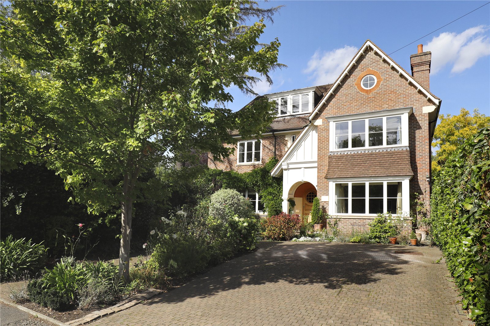 6 bedroom detached house for sale 0