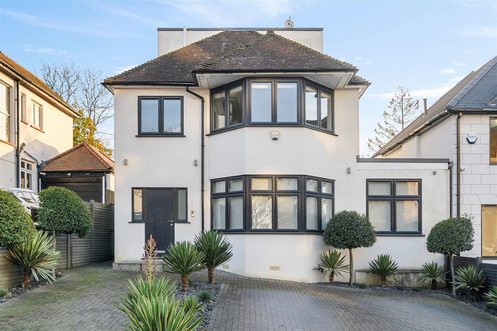 5 bedroom detached house for sale 0