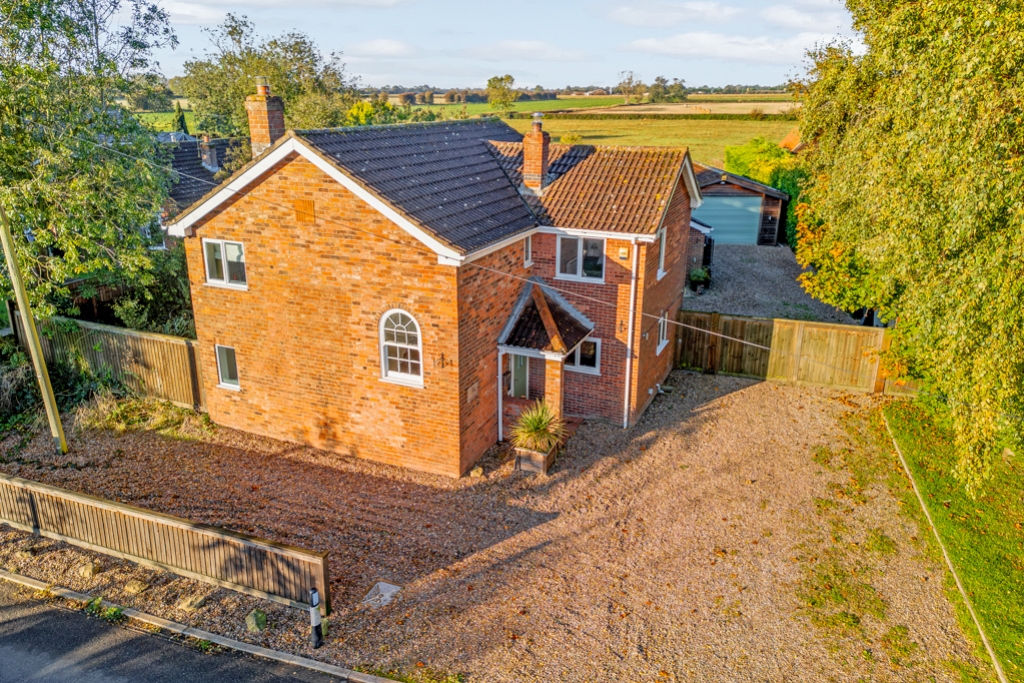4-bed house on The Cottage, 34 Halton Fenside, Spilsby, £410,000
