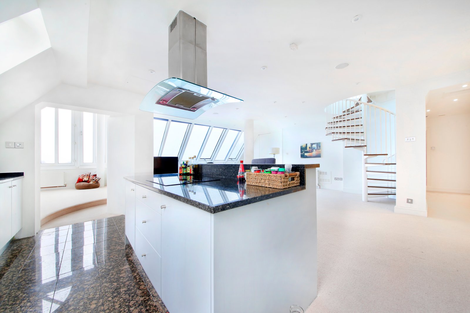 3 bedroom flat for sale 0