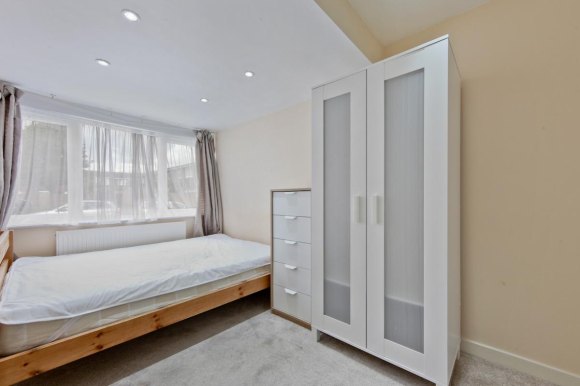 11, Smith Street, Surbiton photo 4