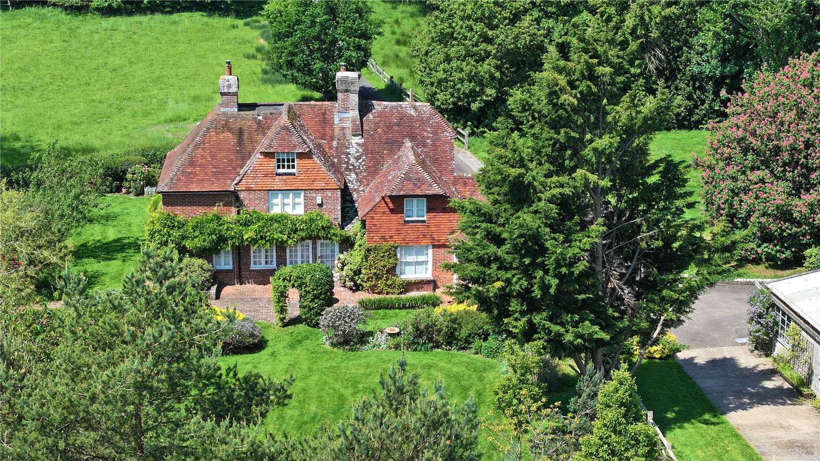 4 bedroom detached house for sale 0