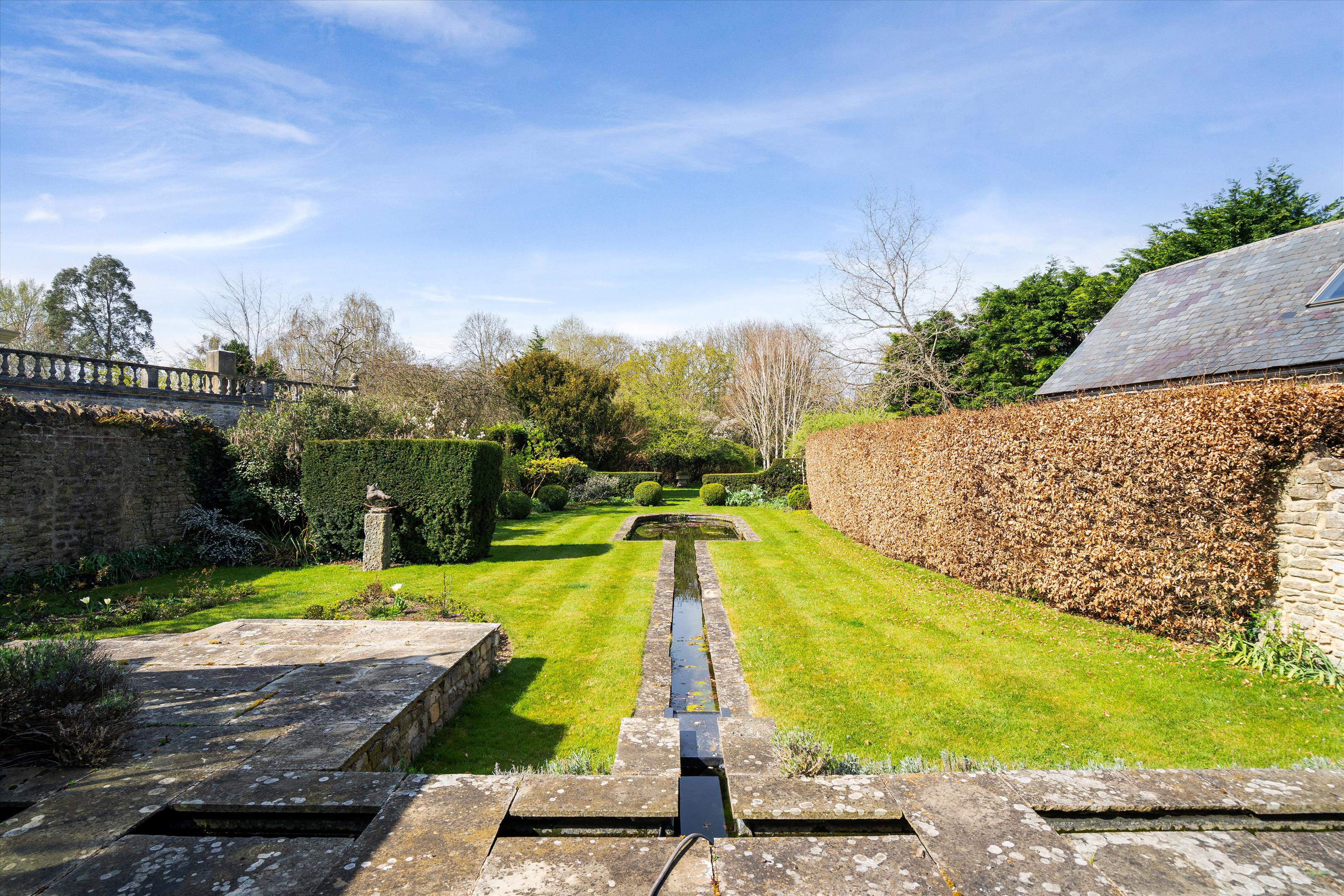 6 bedroom detached house for sale 0