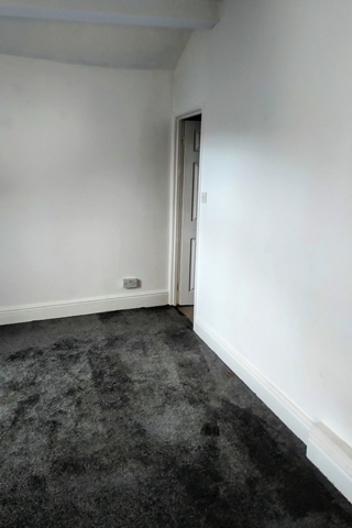 Flat 3, 14 Todmorden Rd Lancashire, Bacup photo 4