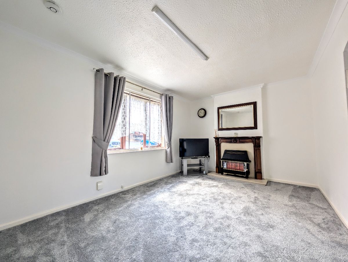 18 Ivanhoe Court, Bolton photo 3