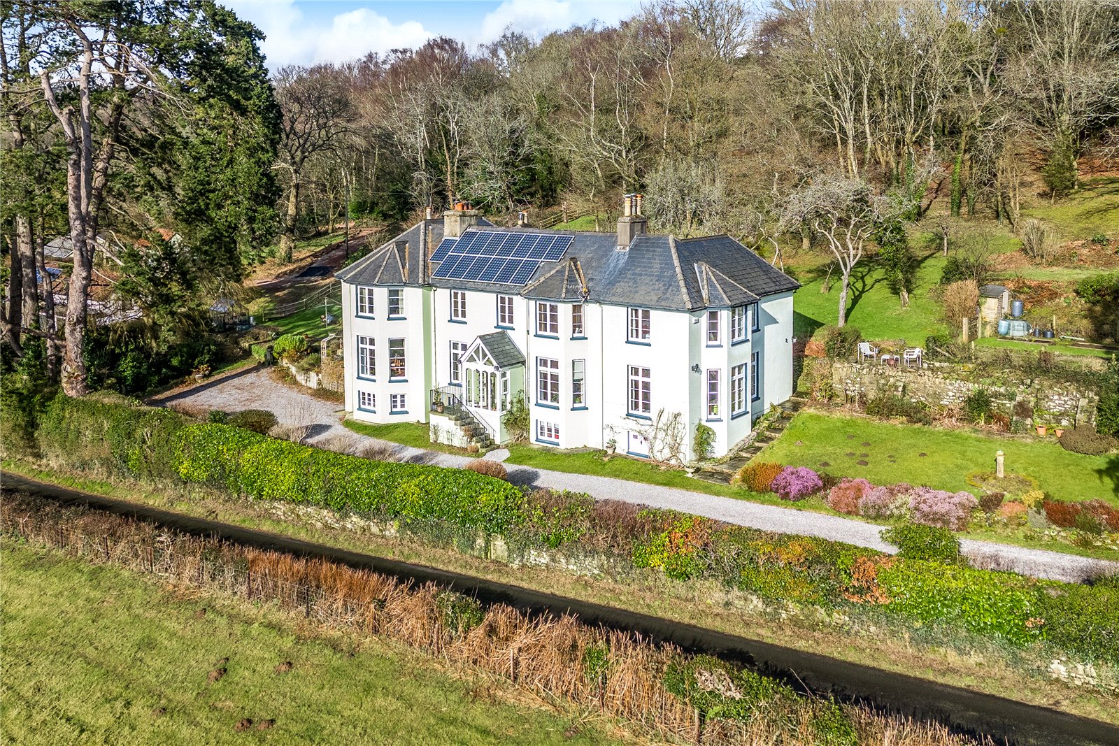 6 bedroom detached house for sale 0