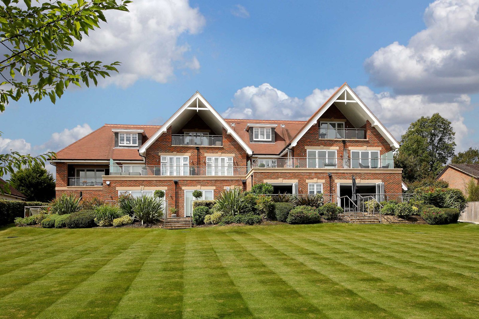 3 bedroom flat for sale