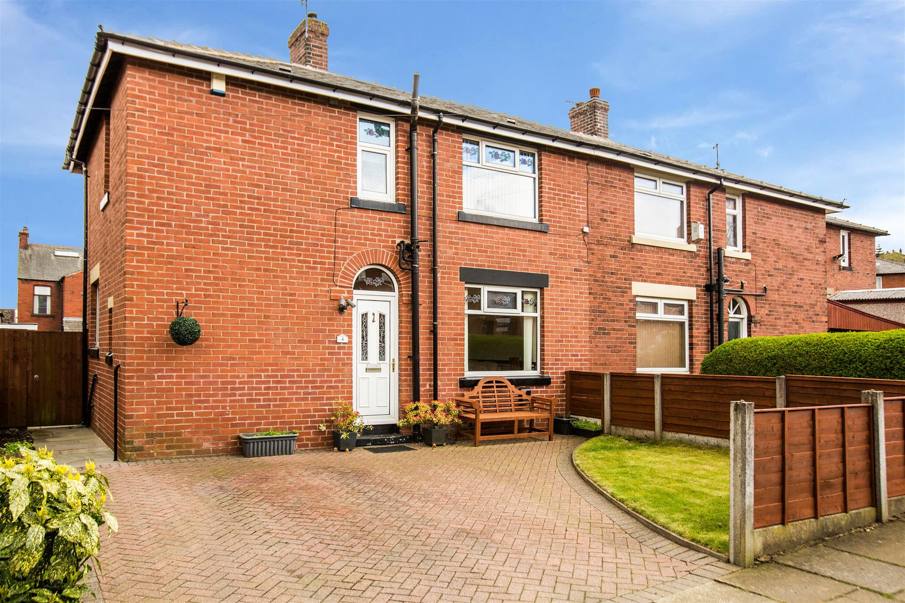 Free property report 4 Whalley Avenue, Littleborough, OL15 9HS Chimnie